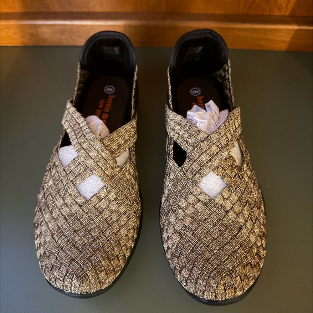 bernie mev. Woven Flats style Margo size 8